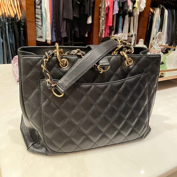 CHANEL Handbags - Chanel bag, Perfect condition
